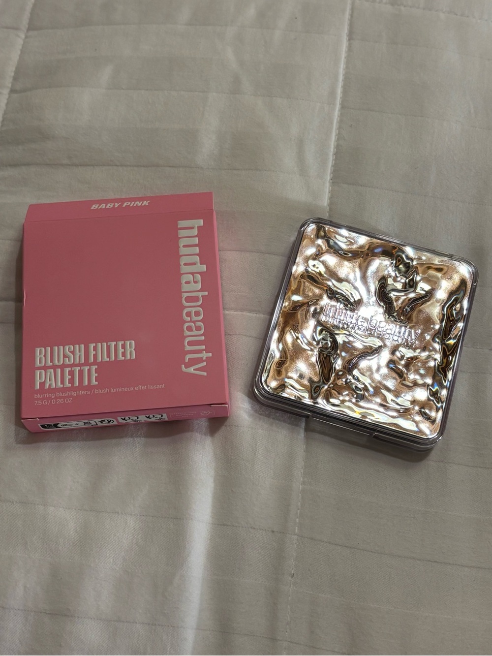 HUDA BEAUTY Blush Filter Palette - Baby Pink Compact